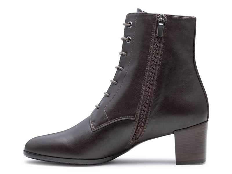 レースアップブーツ