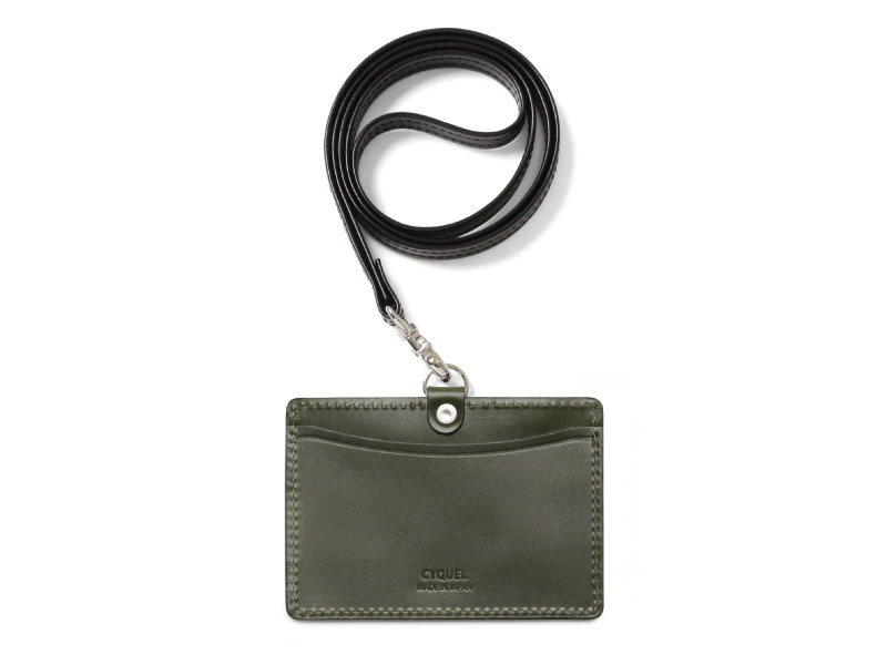 残革を使ったIDホルダー