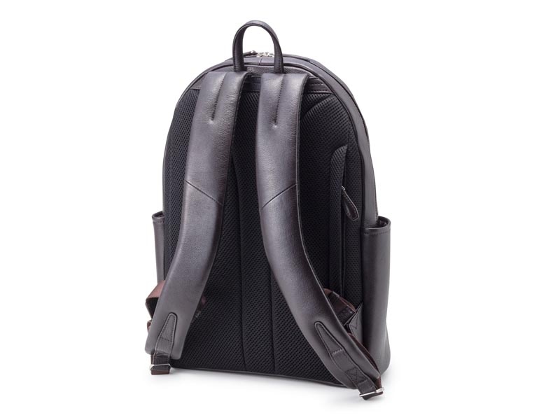 レザーバックパック