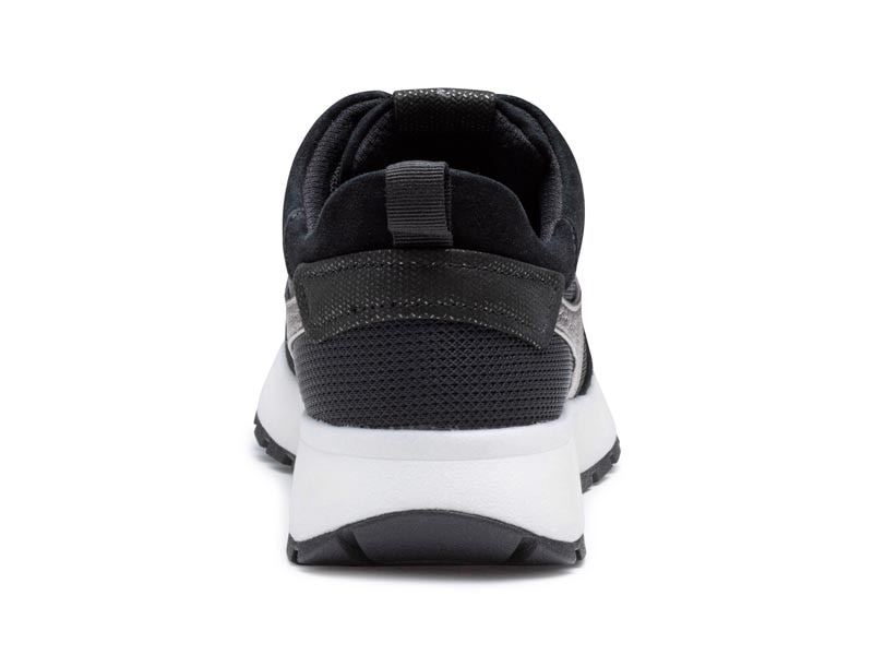 メッシュスニーカー