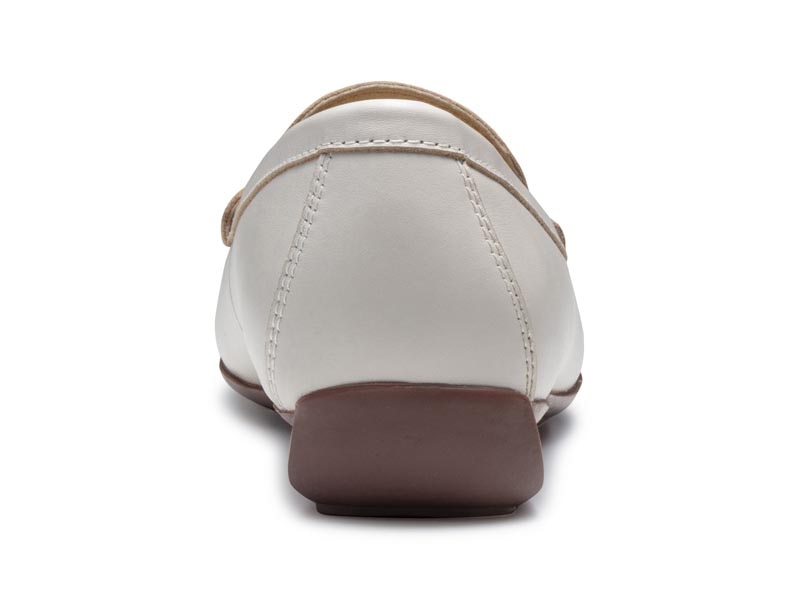 フラットシューズ