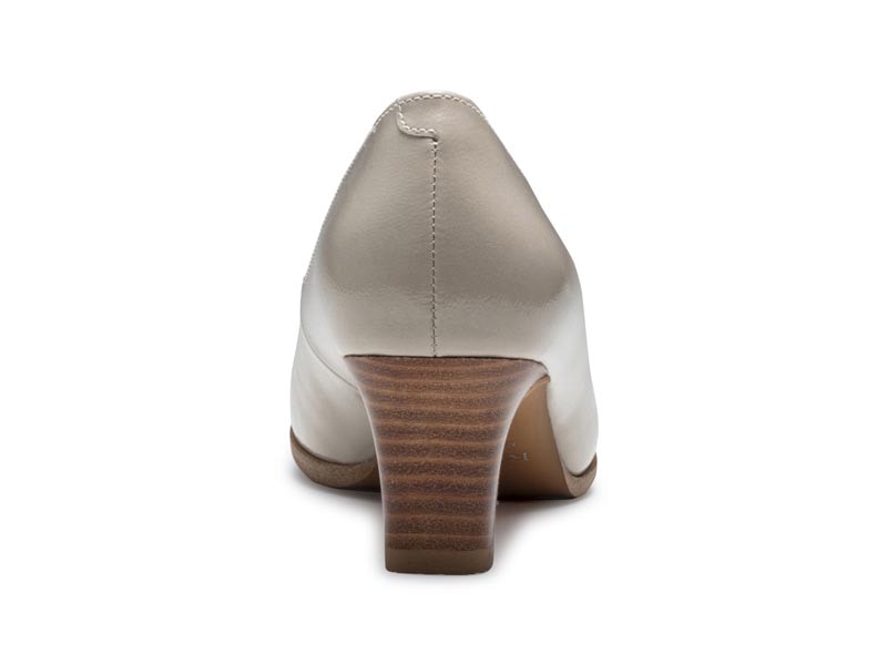 プレーンパンプス