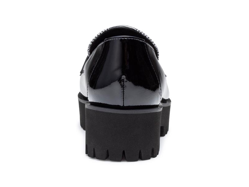 タッセルローファー