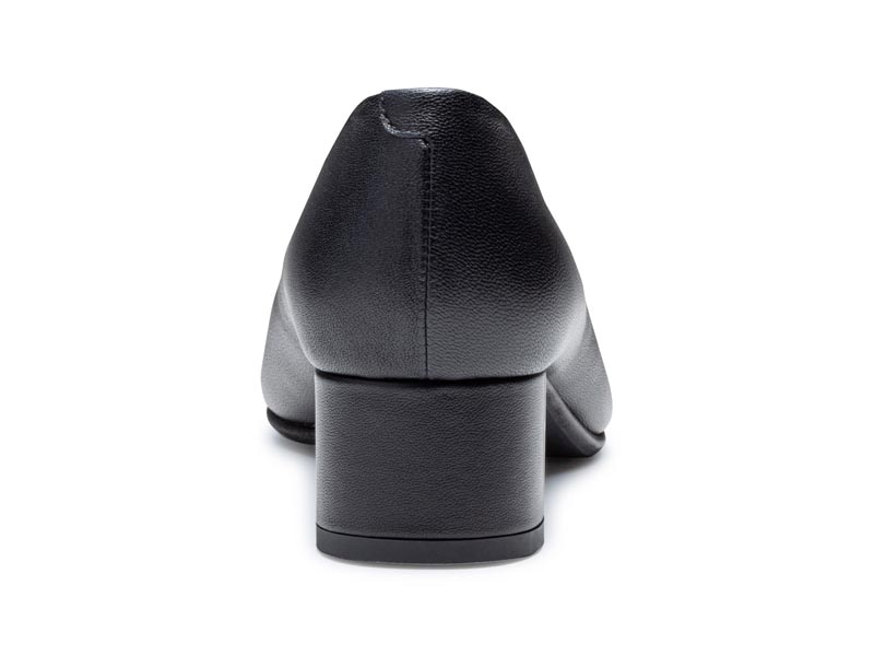 Vカットカバードパンプス