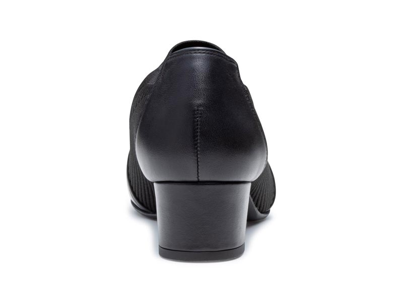 ニットシューティー