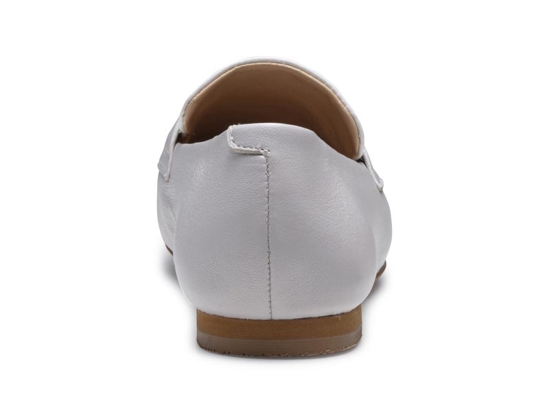 フラットローファー