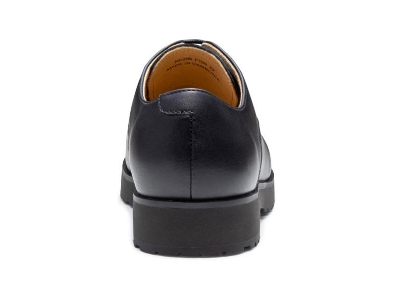 レースアップシューズ