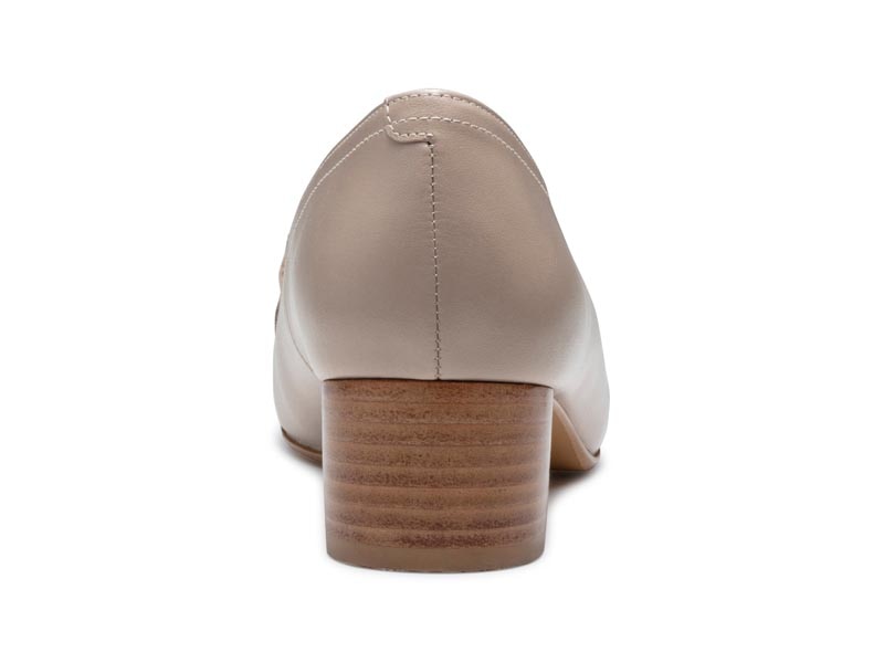 ビット付きパンプス