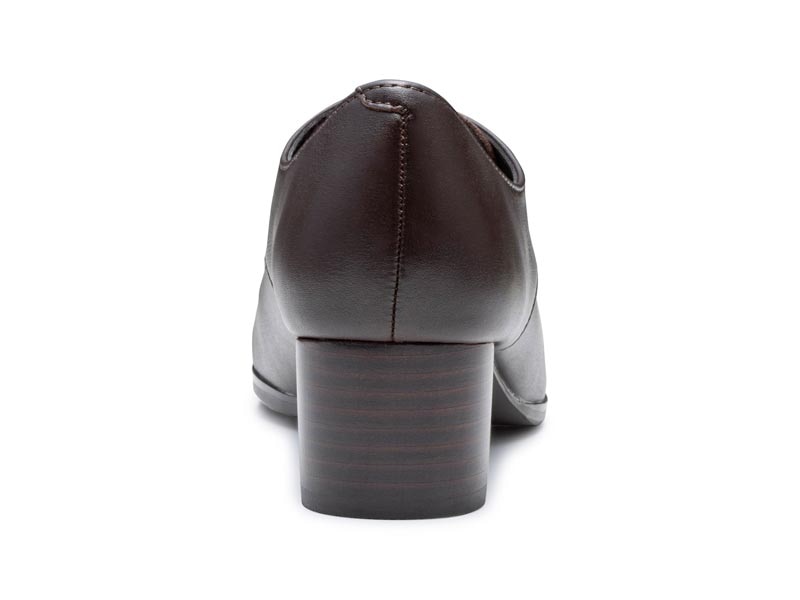 レースアップシューズ