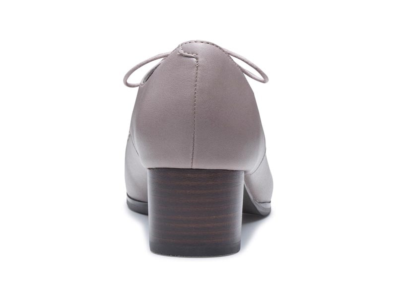 レースアップシューズ