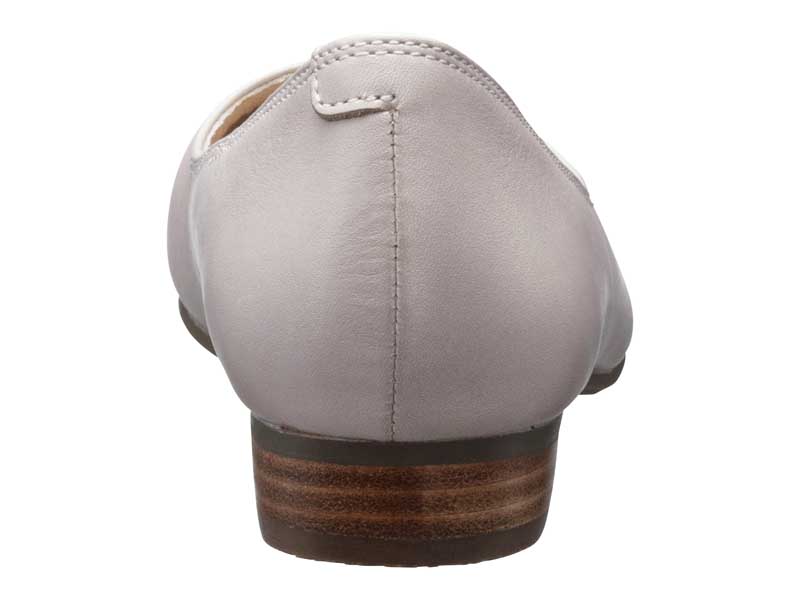 甲深フラットパンプス