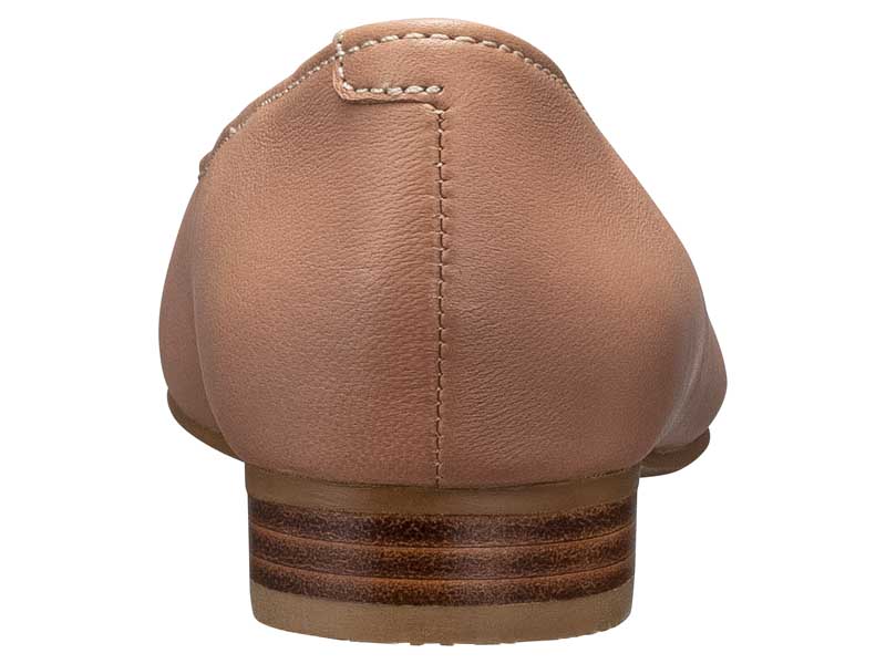 フラットパンプス