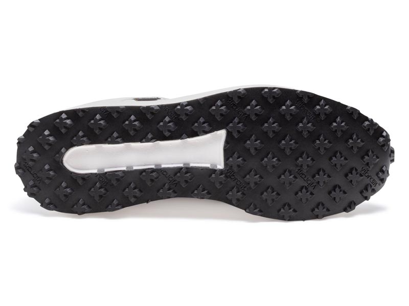 スニーカー GORE-TEX SURROUND