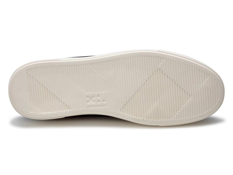 ディアスキン スニーカー