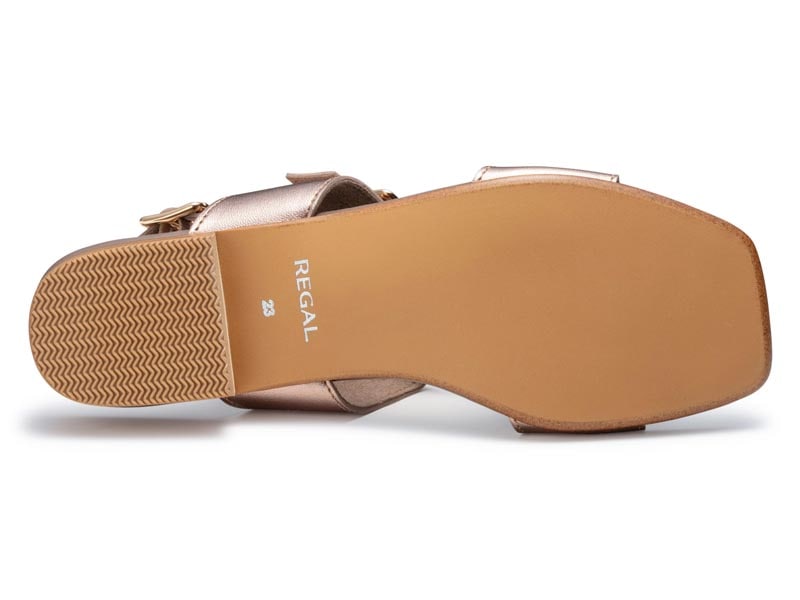 フラットサンダル