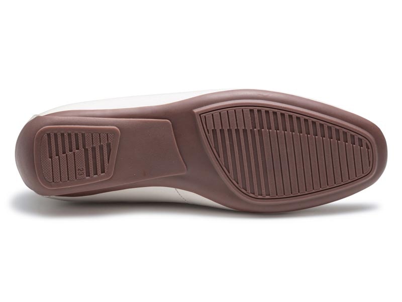 フラットシューズ