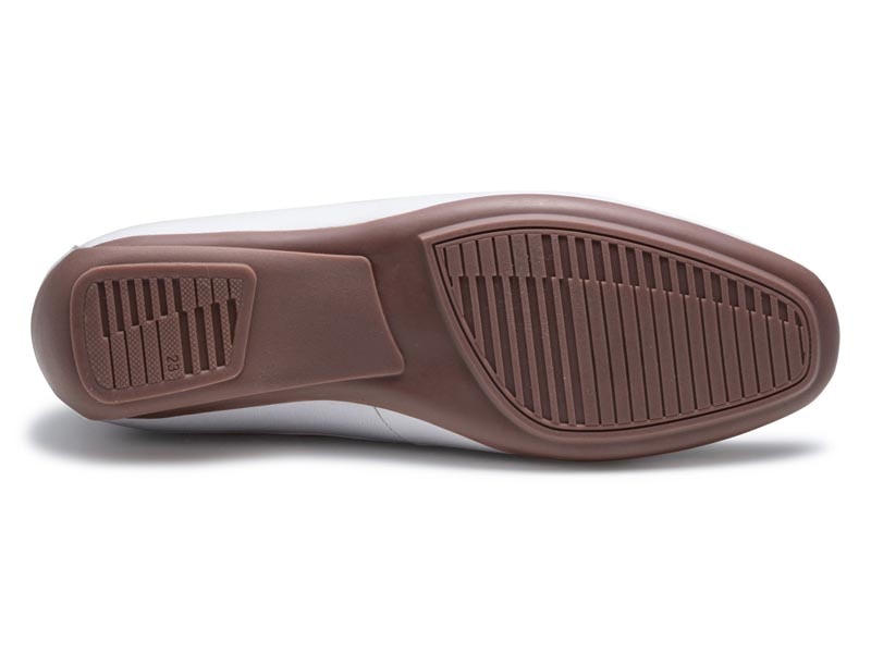 フラットシューズ