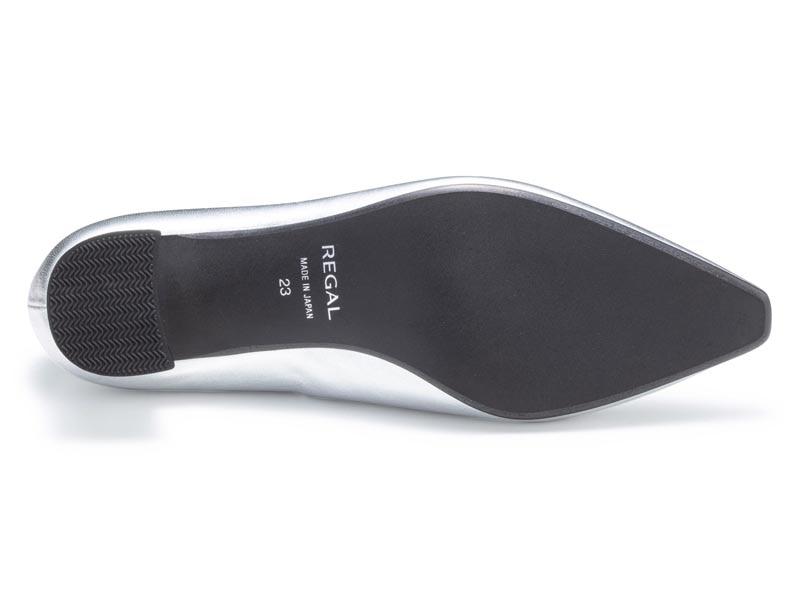 Vカットカバードパンプス