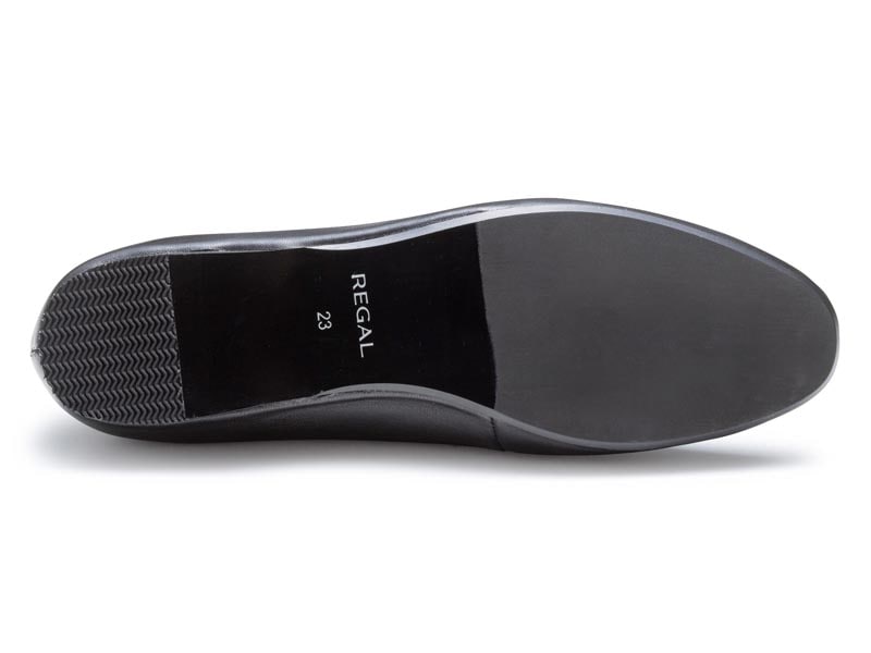 フラットローファー