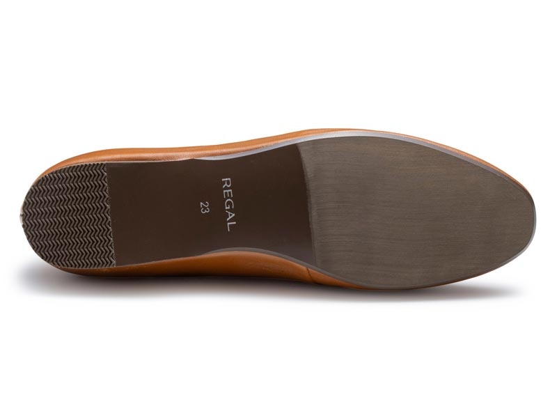 フラットローファー