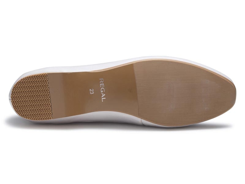 フラットローファー