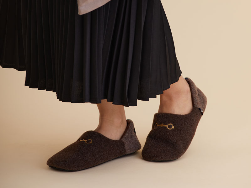 【MOONBAT×REGAL】ナストロ(Nastro)ビット刺繍 ユニセックス2WAYルームシューズ