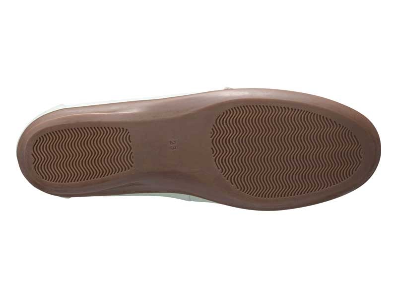 ビット付きフラットシューズ