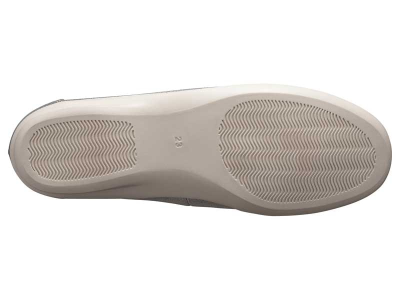 ビット付きフラットシューズ