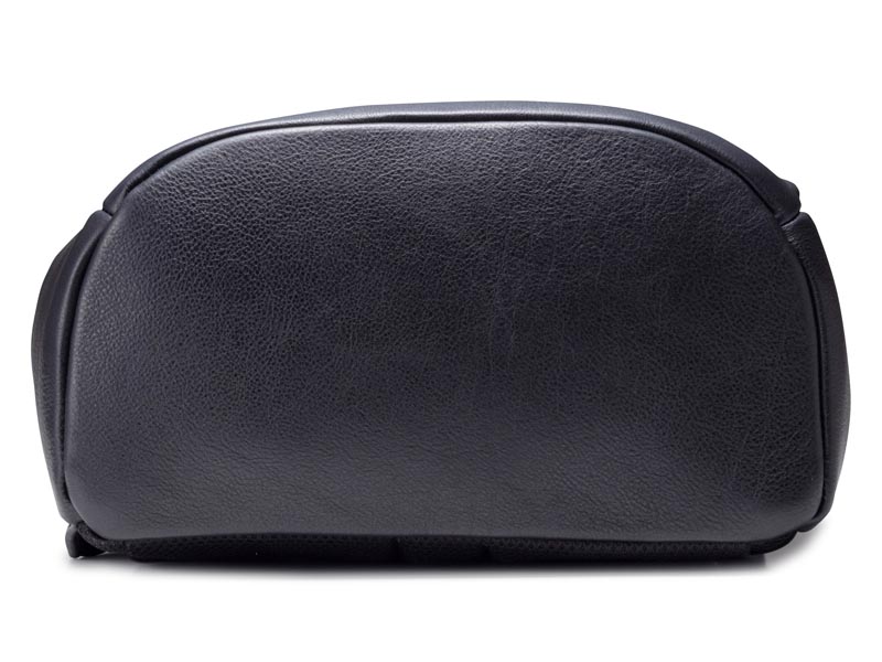 レザーバックパック