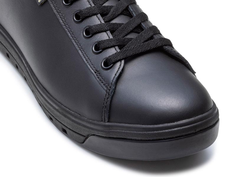 コートスニーカー GORE-TEX SURROUND