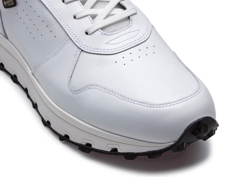 スニーカー GORE-TEX SURROUND