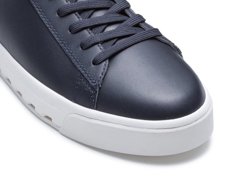 コートスニーカー GORE-TEX SURROUND