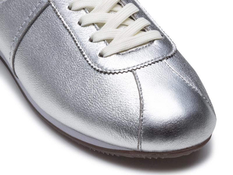 ローテクスニーカー