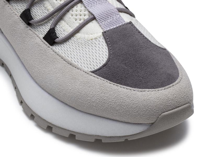 コードストッパースニーカー