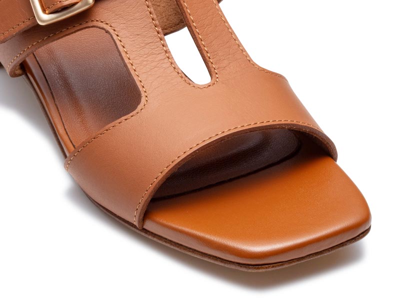 フラットサンダル