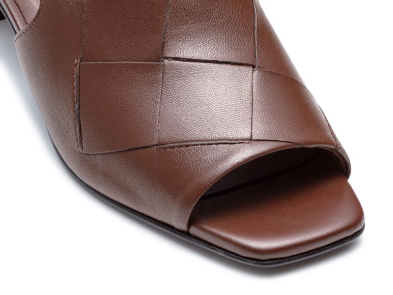 メッシュサンダル