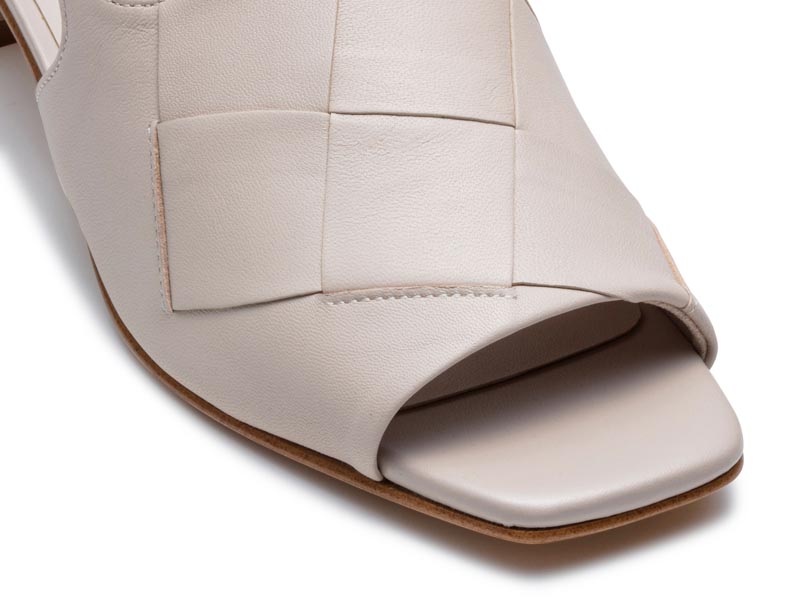 メッシュサンダル