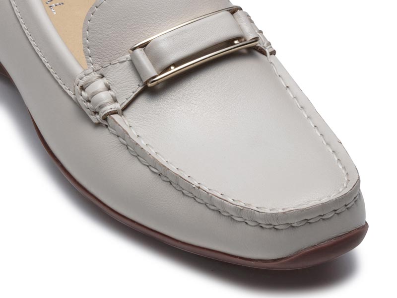 フラットシューズ