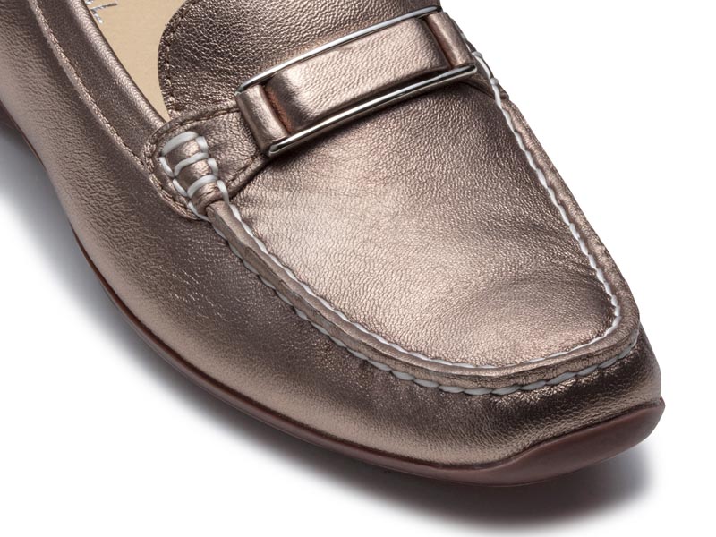 フラットシューズ