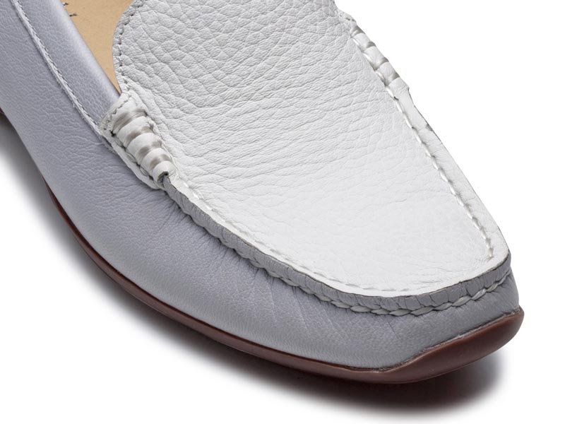 フラットシューズ