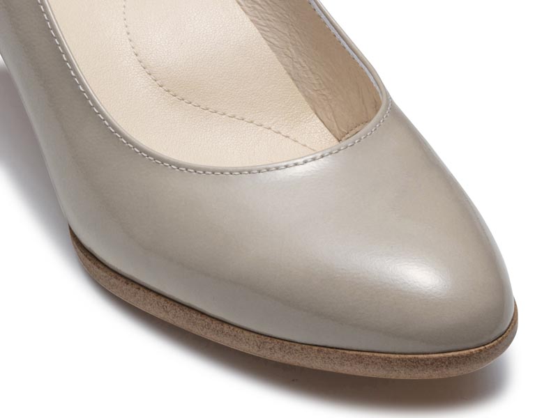 プレーンパンプス