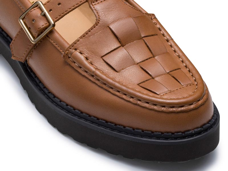 Tストラップシューズ