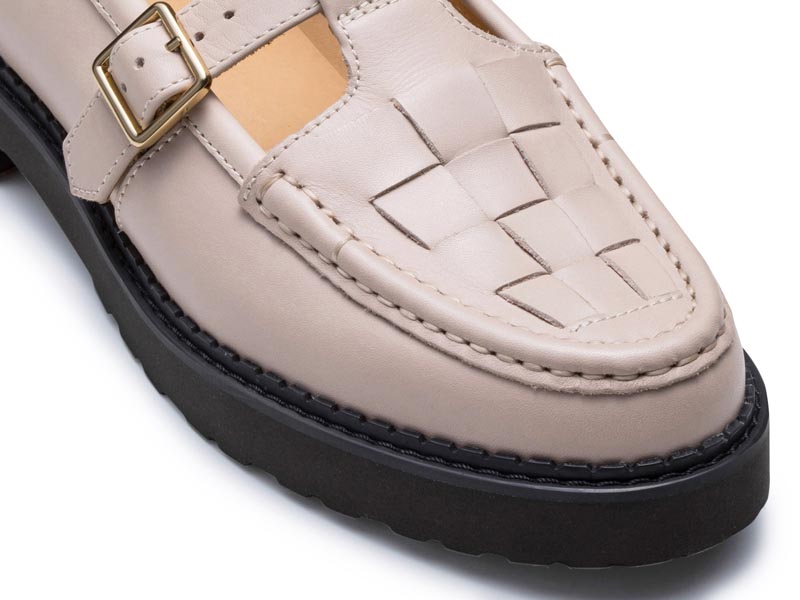 Tストラップシューズ