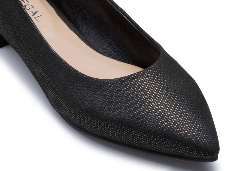 ポインテッドトウフラットシューズ