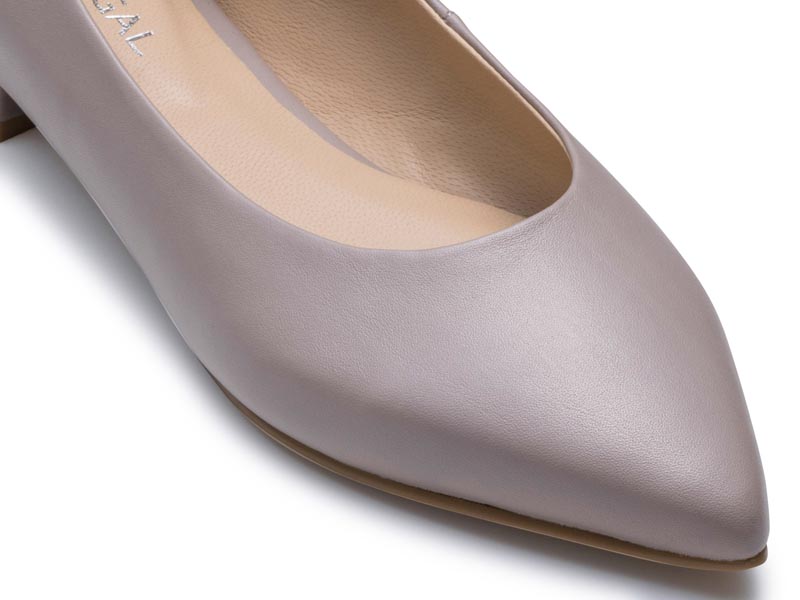 ポインテッドトウフラットシューズ