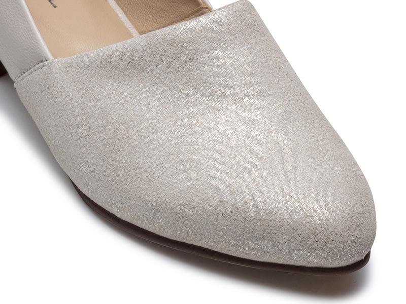 甲深フラットシューズ