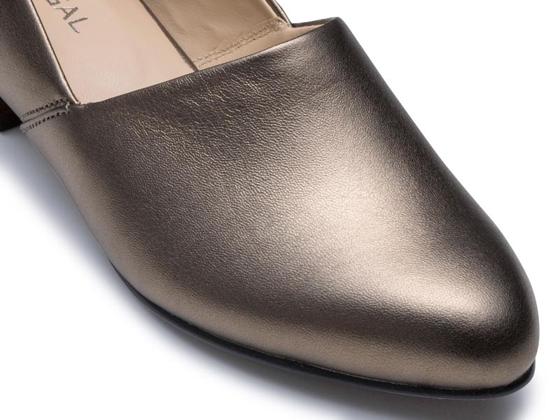 甲深フラットシューズ