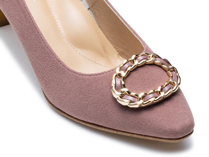 バックルパンプス