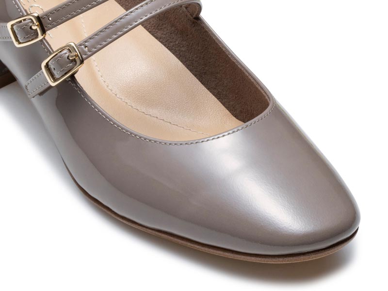 ダブルストラップパンプス