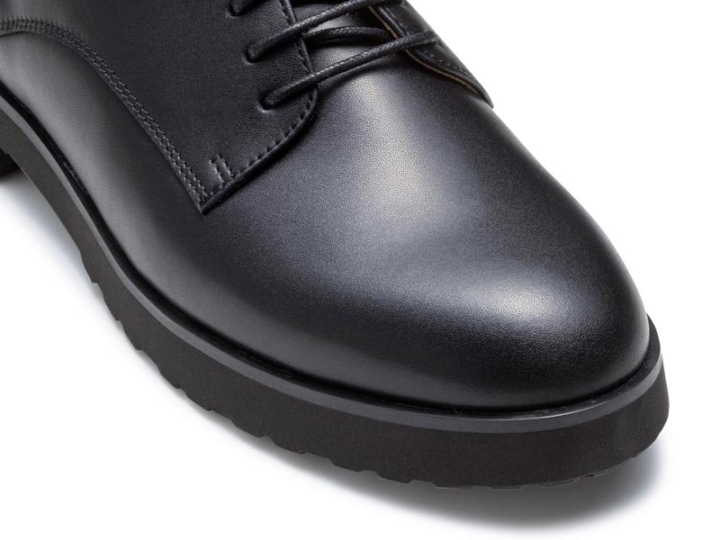 レースアップシューズ